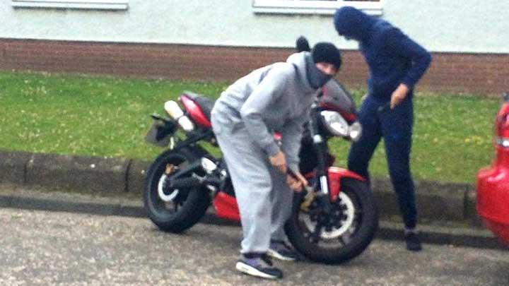 Pencuri Bisa Gasak Dua Motor Sekaligus yang Terparkir di Teras Rumah, Dua Orang Sudah Ditangkap, Satu lagi DPO